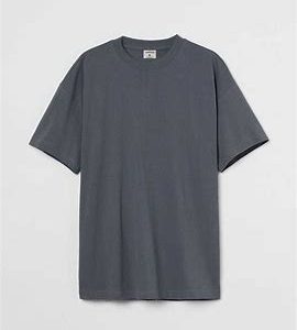 Oversized T-Shirt – Loose and boxy, streetwear fashion.