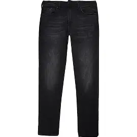 Light Wash Jeans – Casual, laid-back summer vibe.